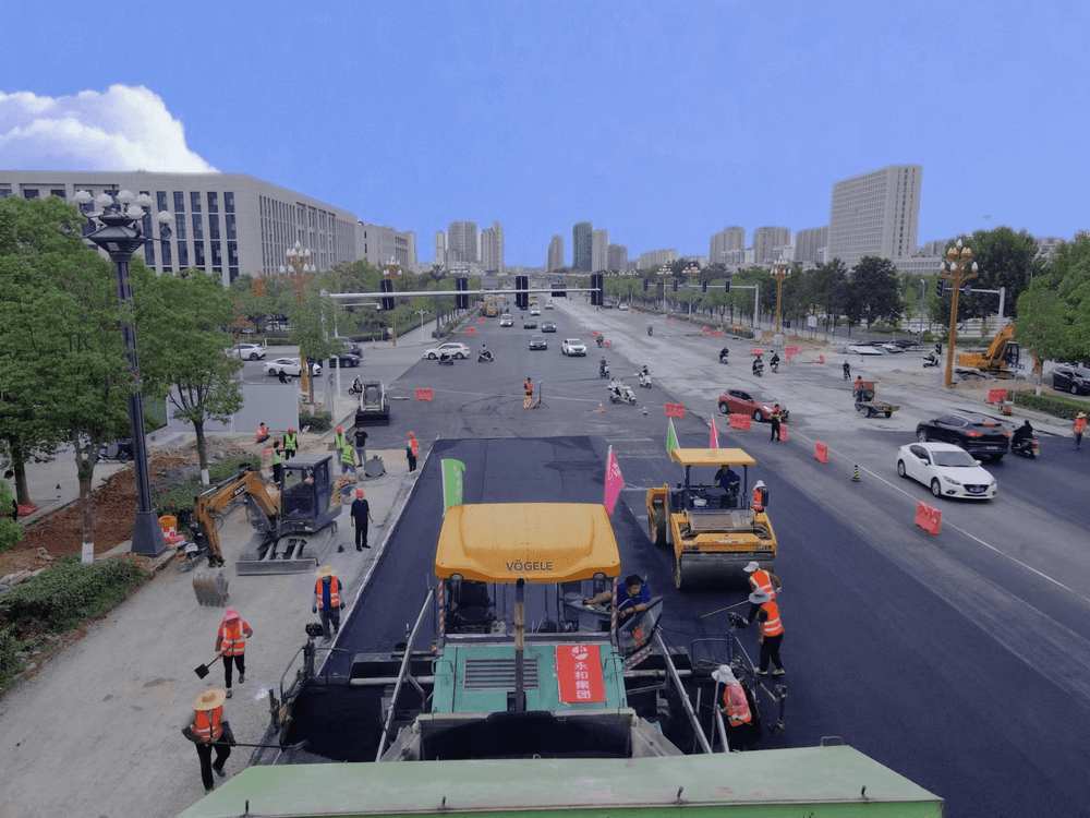   喜迎二十大，新五保暢通--永和集團(tuán)新五大道施工忙