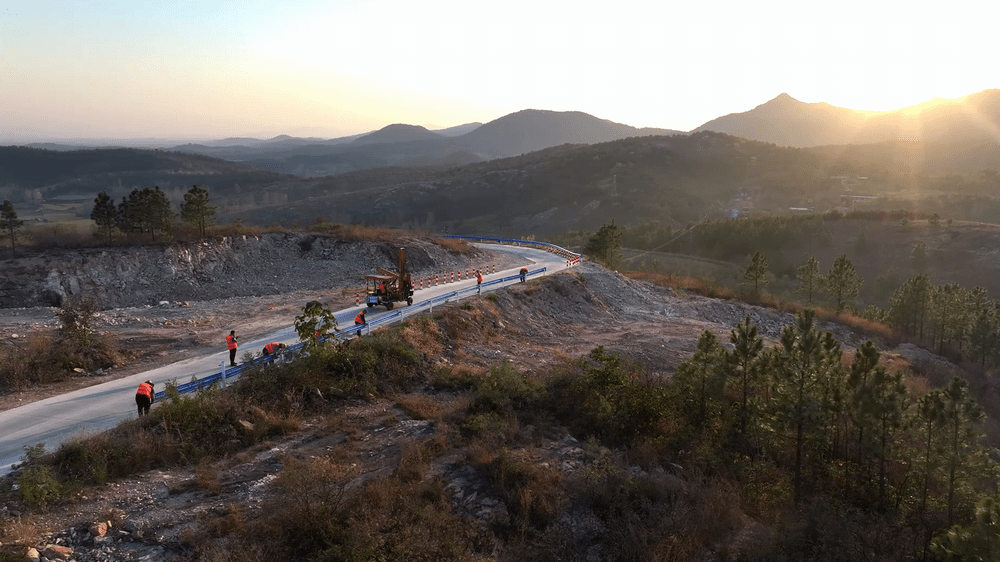 公路更安全、道路更暢安 ——振和交安農(nóng)村公路安防工程施工